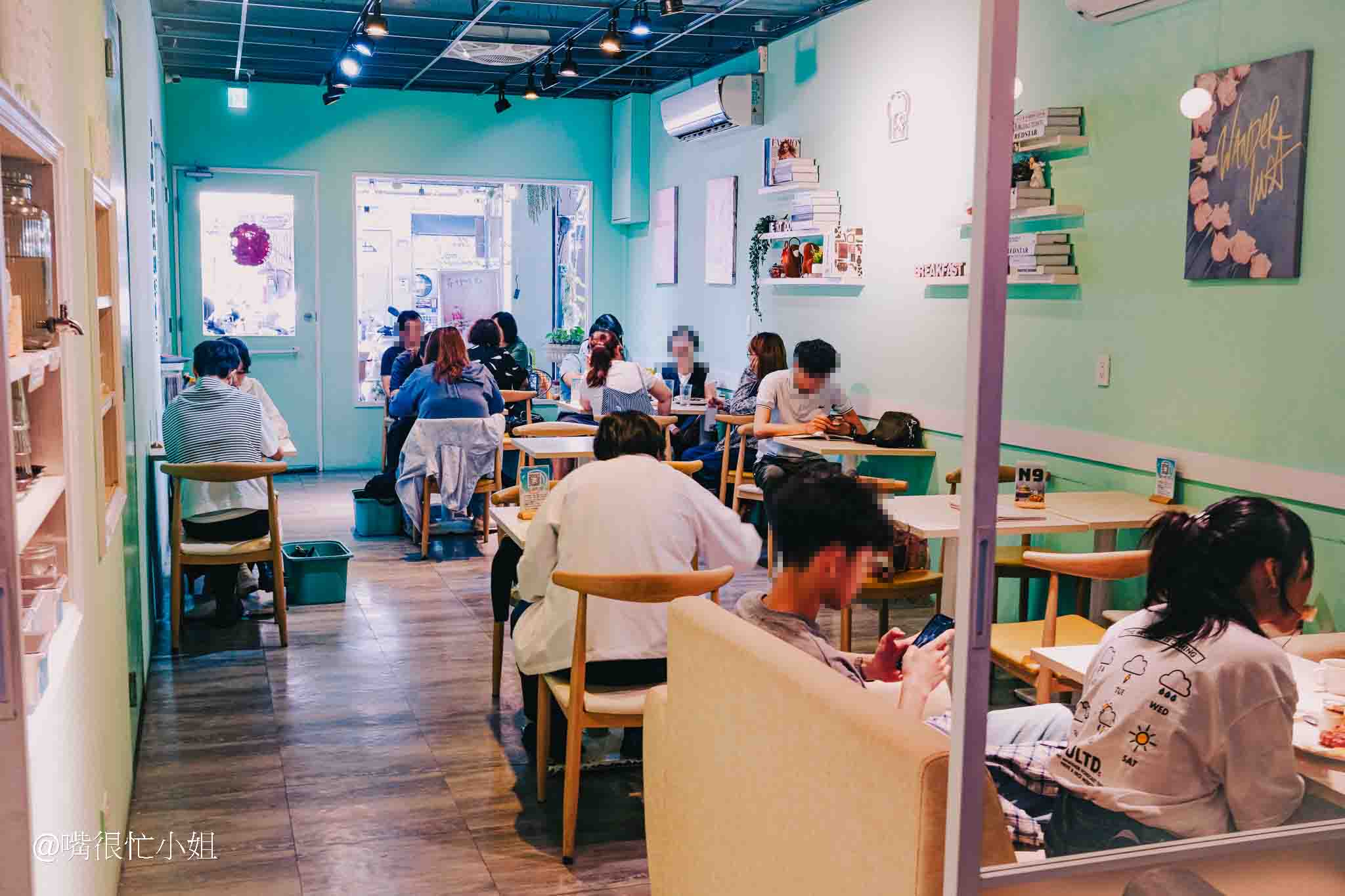 板橋早午餐|隔壁早餐 NextDoor─板橋市場內的質感早午餐 - 第3張圖 板橋文化路隔壁早餐店 內用區